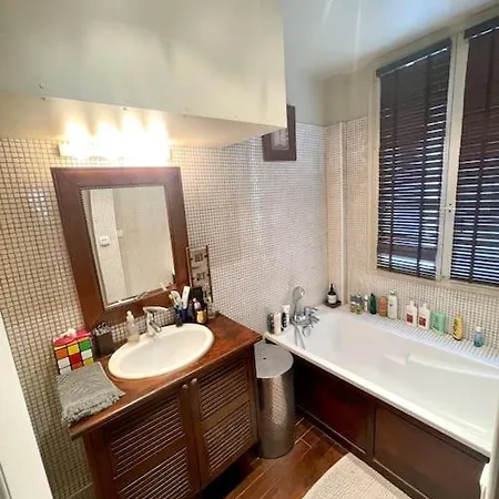 Charmant Flat In Batignolles * פריז