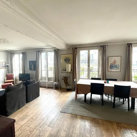 Charmant Flat In Batignolles דירה